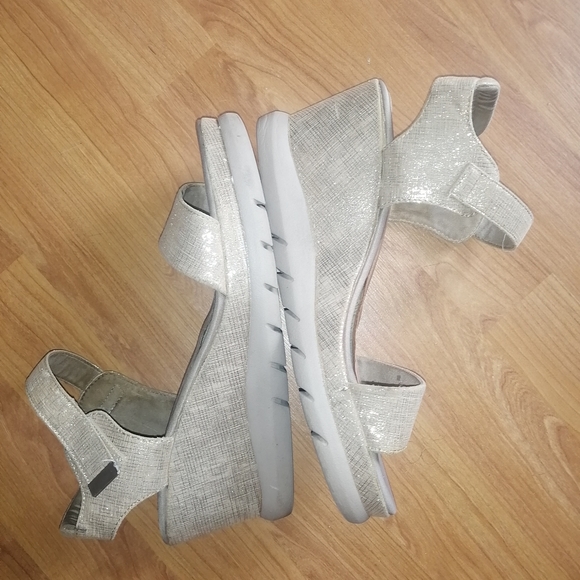 Sandals - Picture 3 of 3